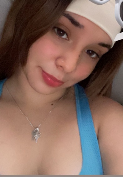 Luna — one of the strangers online tonight on Honeycam