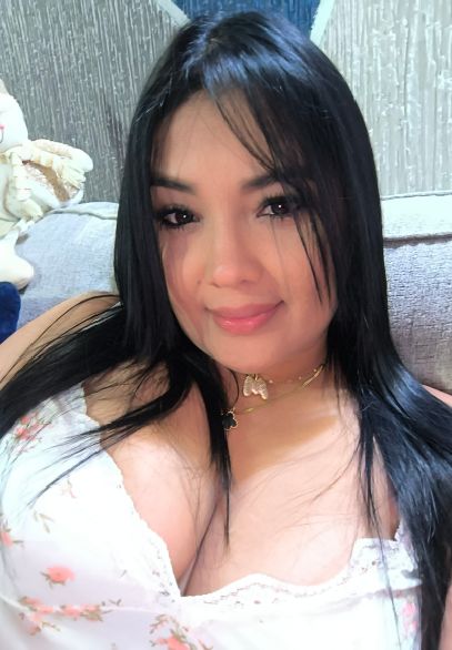 Reina — online tonight on Honeycam