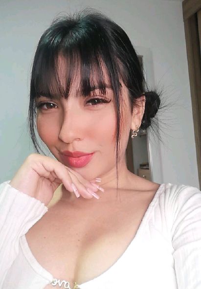 Samanta — online now on Honeycam